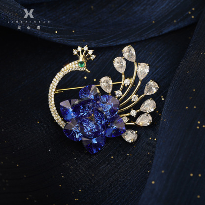 Chic RetroVibe Super Shiny Crystal Peacock Corsage
