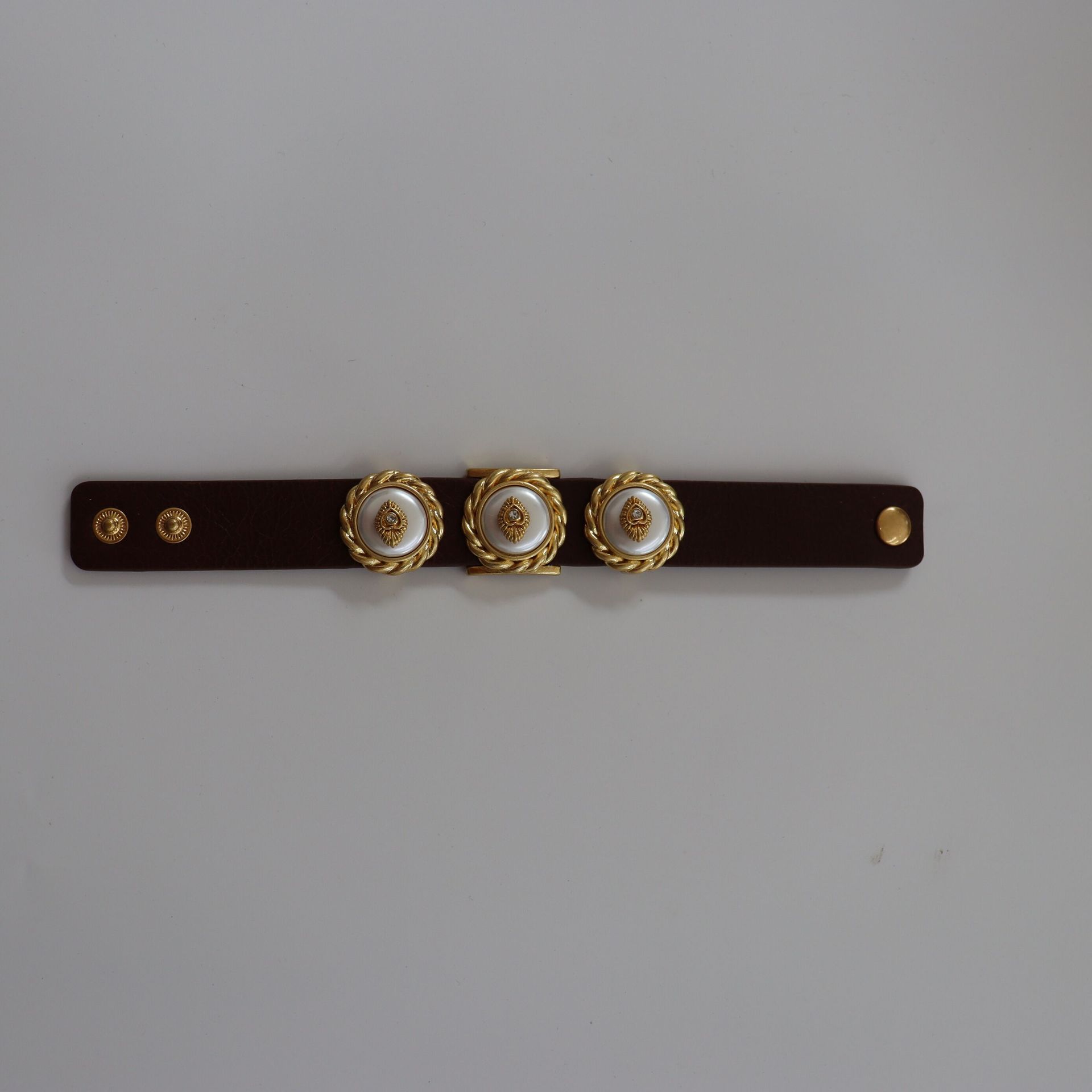 Chic RetroVibe Cowhide Pearl Bracelet