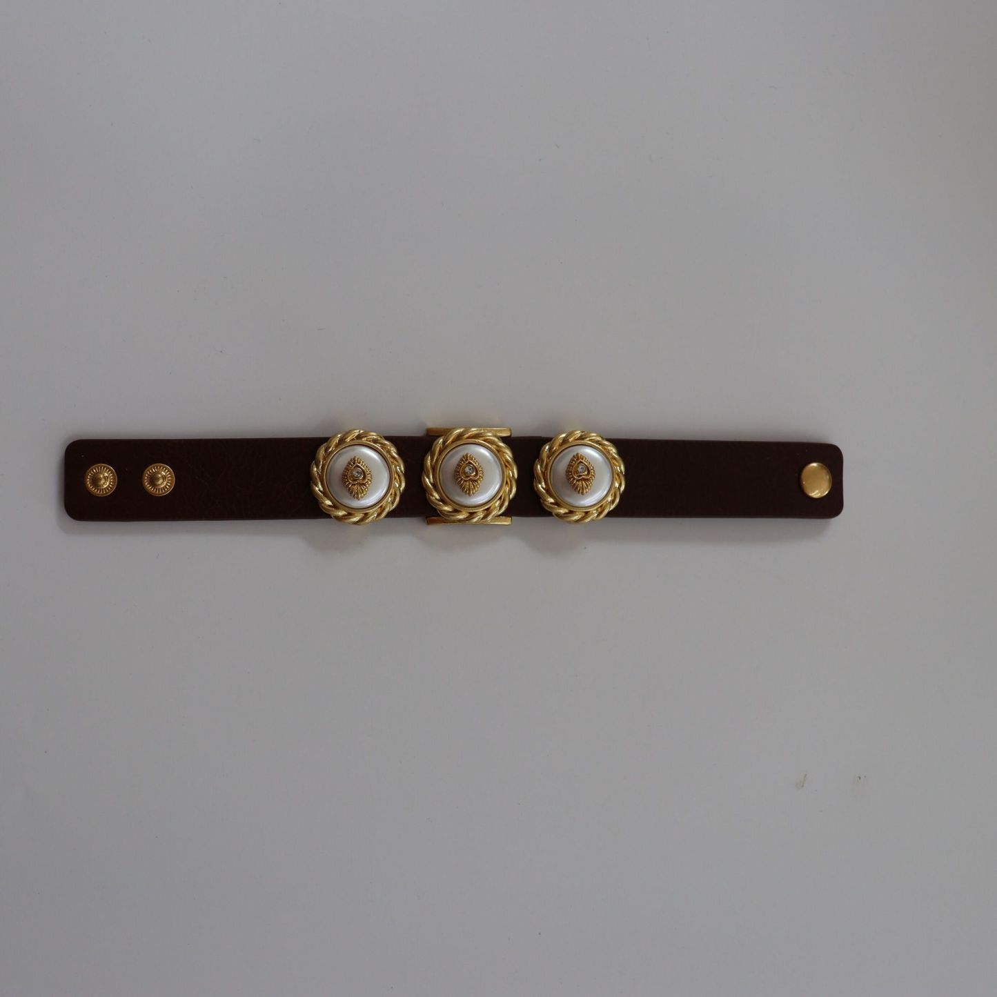 Chic RetroVibe Cowhide Pearl Bracelet