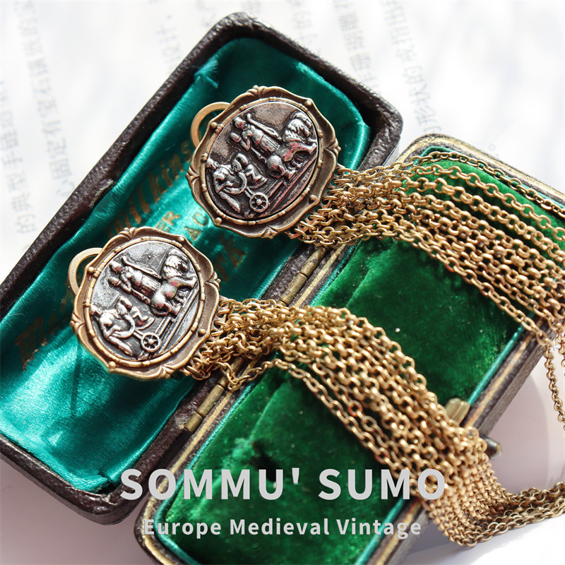 Chic Retrovibe 1840s Embossed Tassel Auricular Needle