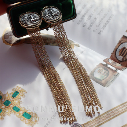 Chic Retrovibe 1840s Embossed Tassel Auricular Needle