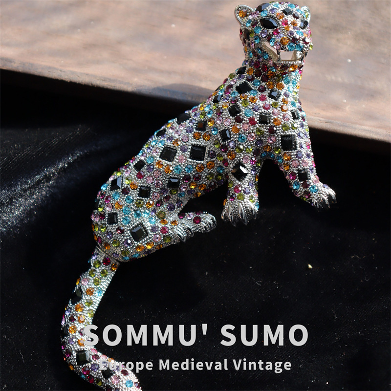 Chic RetroVibeFull Diamond Cheetah Brooch