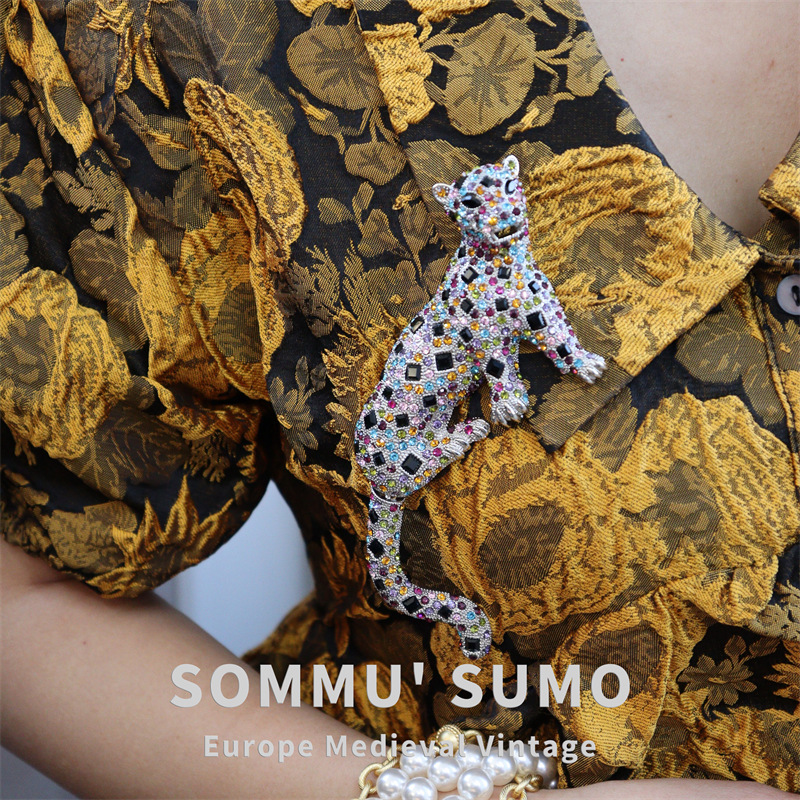 Chic RetroVibeFull Diamond Cheetah Brooch