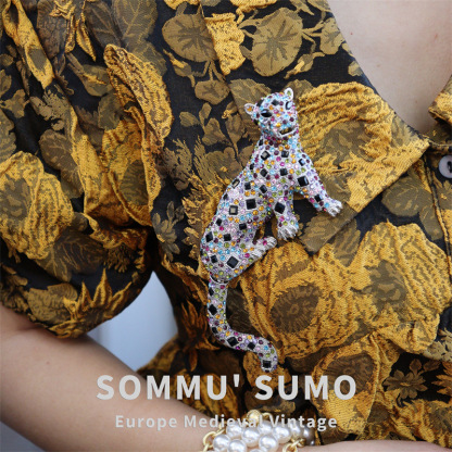 Chic RetroVibeFull Diamond Cheetah Brooch