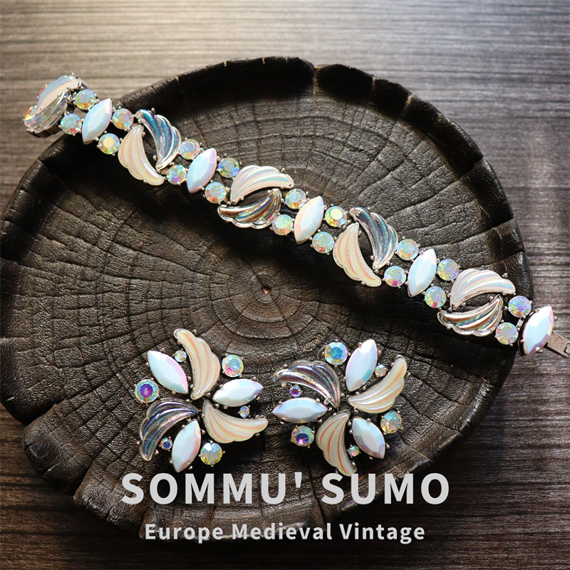 Chic RetroVibe Carved Moonlight Glaze Sets Bracelet Earrings