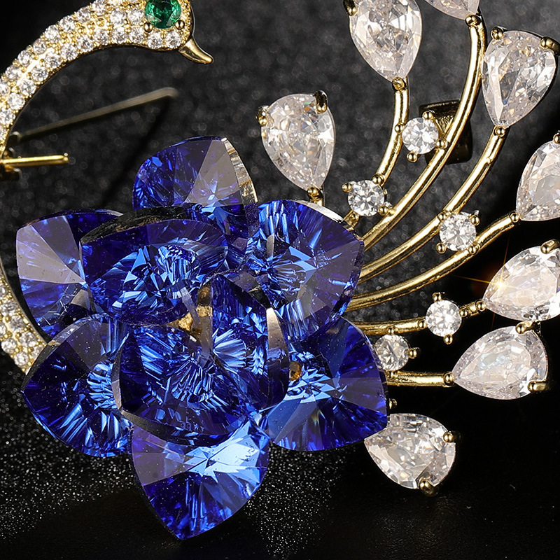 Chic RetroVibe Super Shiny Crystal Peacock Corsage