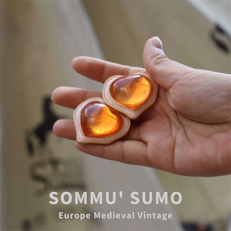 Chic Retrovibe Vintage Earrings Heart-Shaped Orange Resin