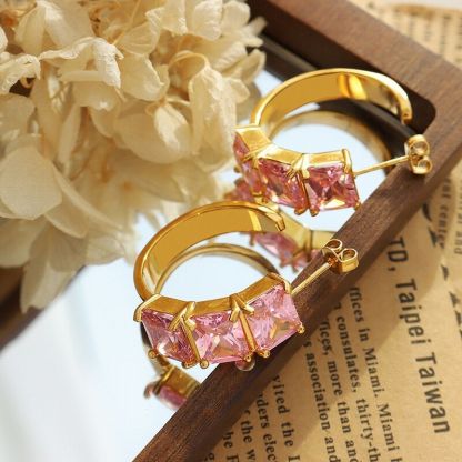 Chic RetroVibe Geometric Pink Square Diamond Stud Earrings