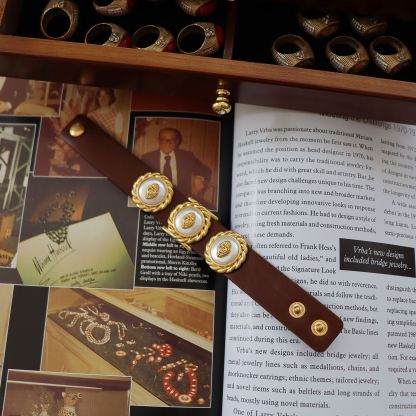 Chic RetroVibe Cowhide Pearl Bracelet