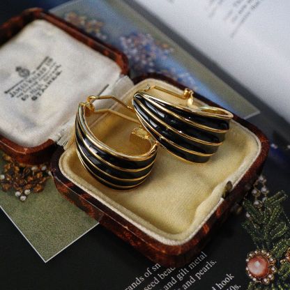 Chic Retrovibe Black Enamel Pattern Earrings
