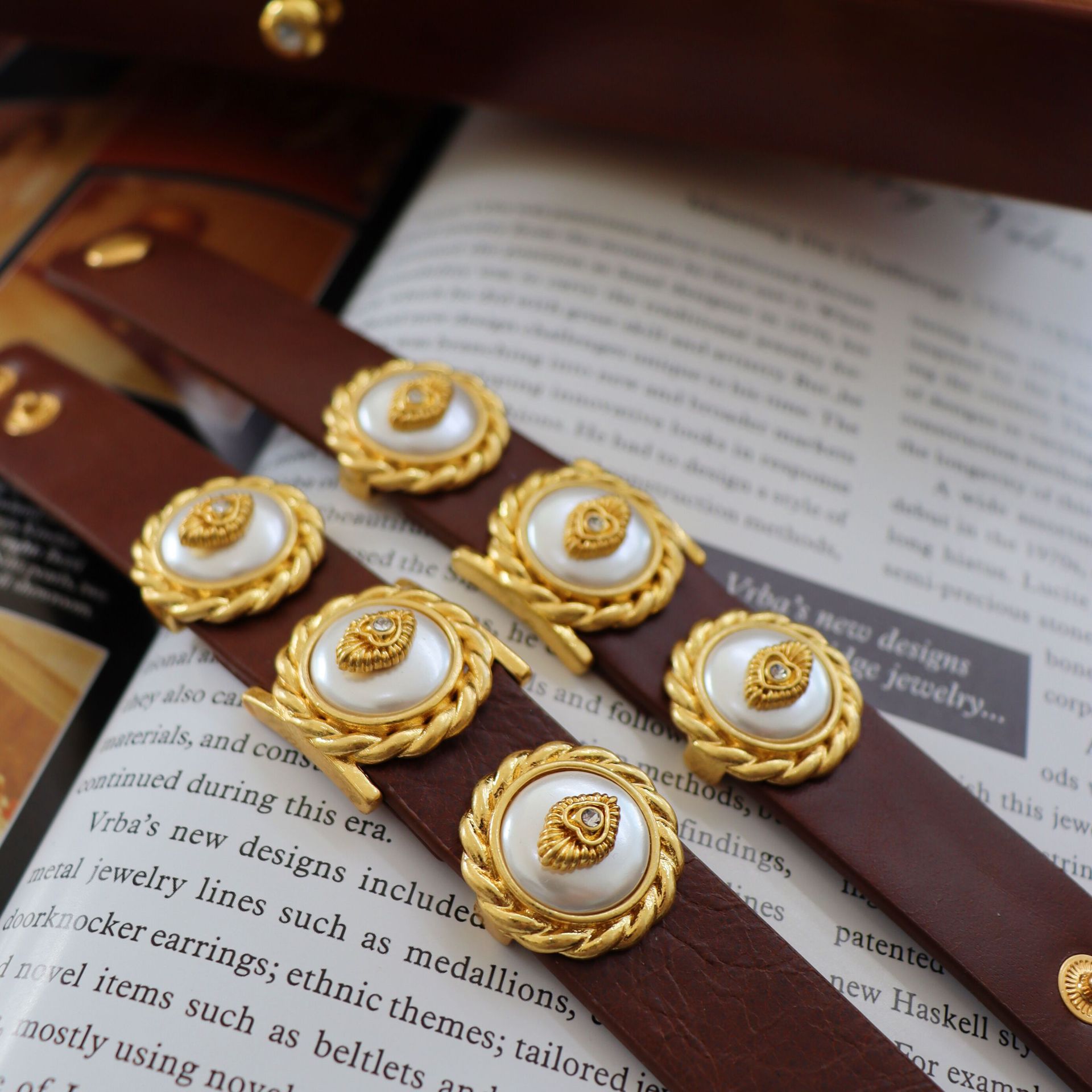 Chic RetroVibe Cowhide Pearl Bracelet