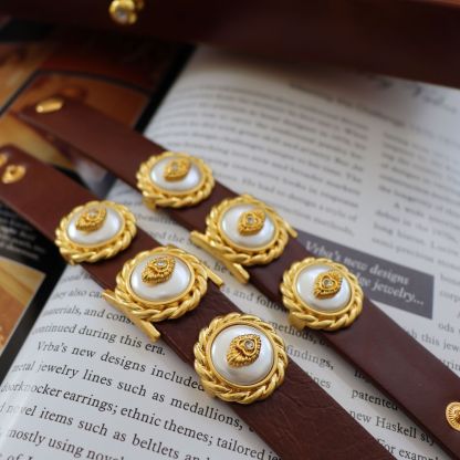 Chic RetroVibe Cowhide Pearl Bracelet