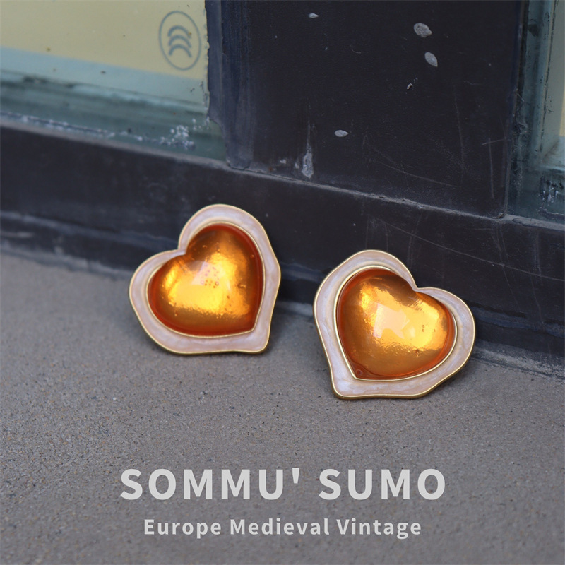 Chic Retrovibe Vintage Earrings Heart-Shaped Orange Resin