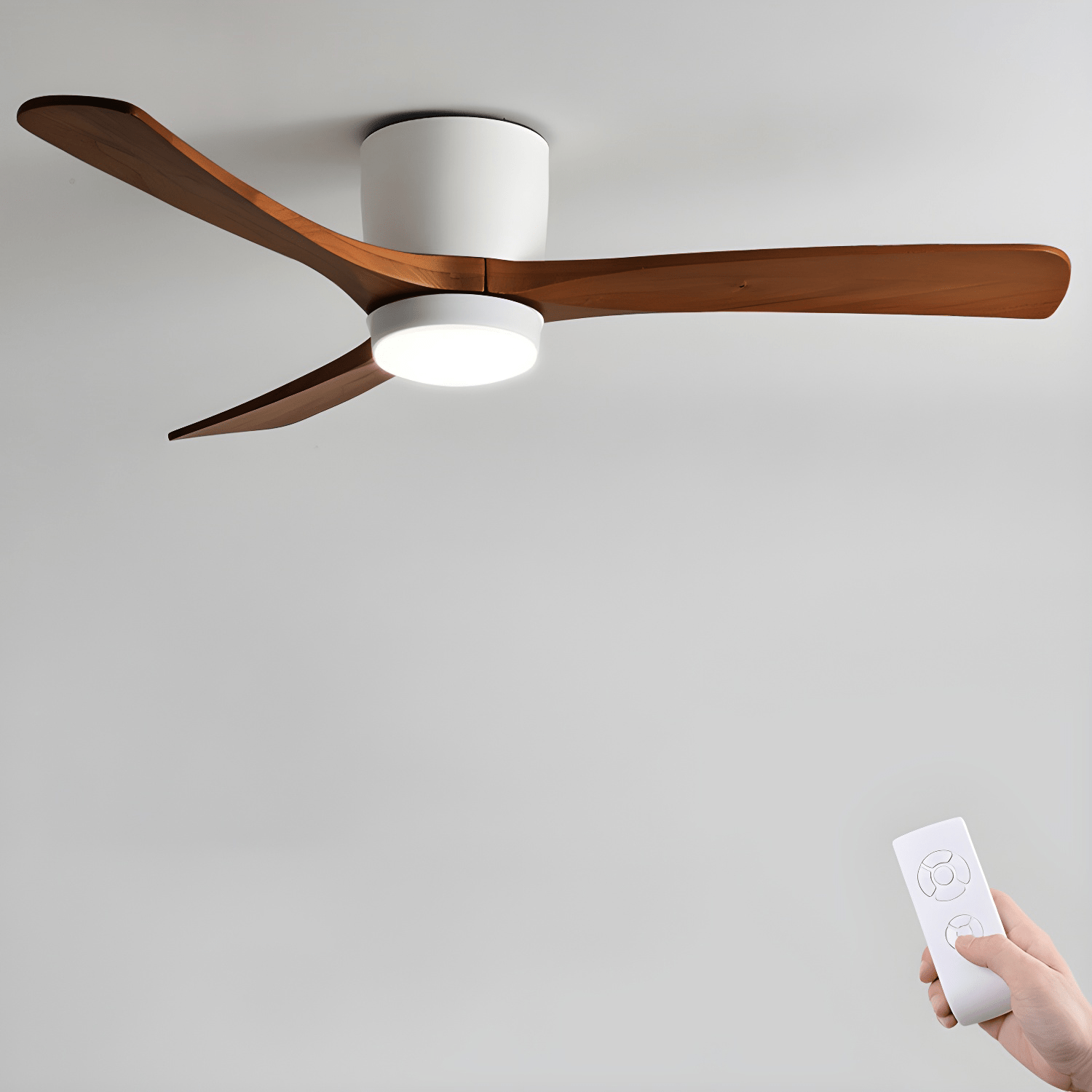 Ventilador de Techo con Luz Ezra Nórdico, primer plano de la luz LED y las aspas de madera