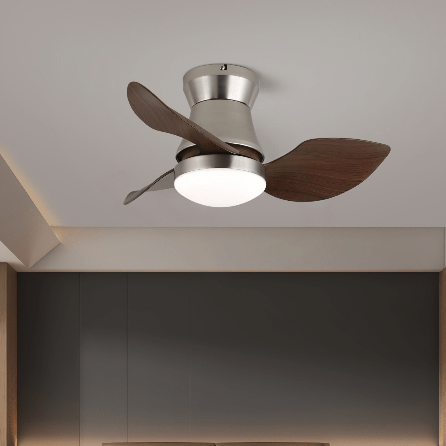 Imagen de estilo de vida del Ventilador de Techo Airlume con Luz complementando una decoración moderna.