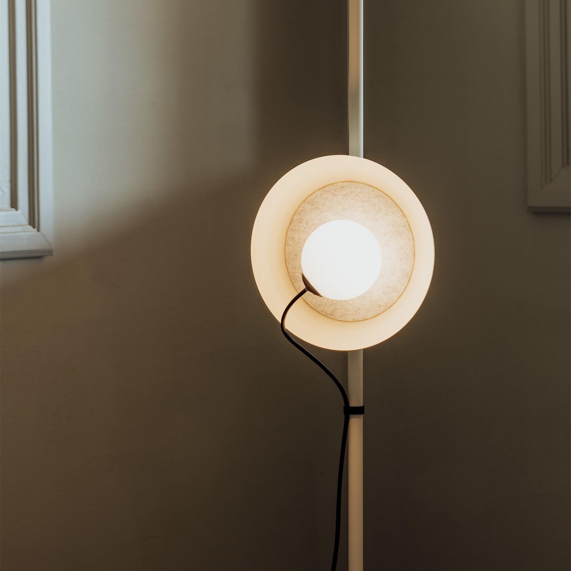 Halo Eclipse Circle Floor Lamp