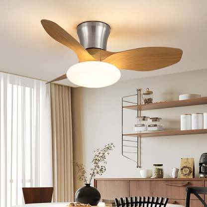 Ventilador de Techo Moderno de Madera Velora con Luz, instalado en una sala de estar