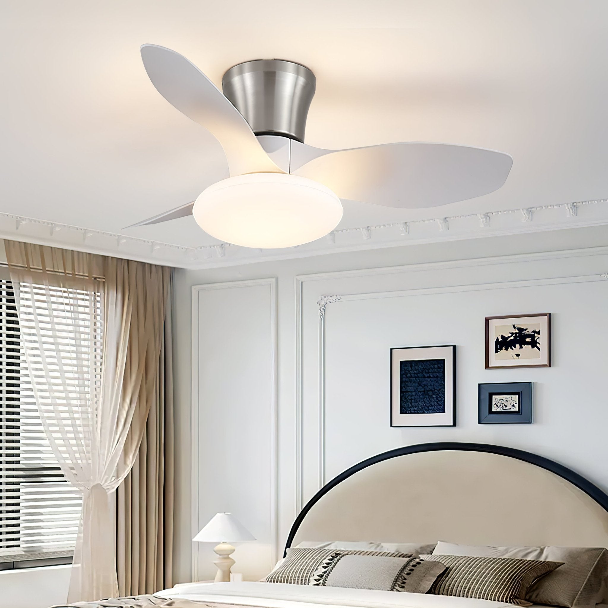 Ventilador de Techo Moderno de Madera Velora con Luz, mostrando control de 6 velocidades