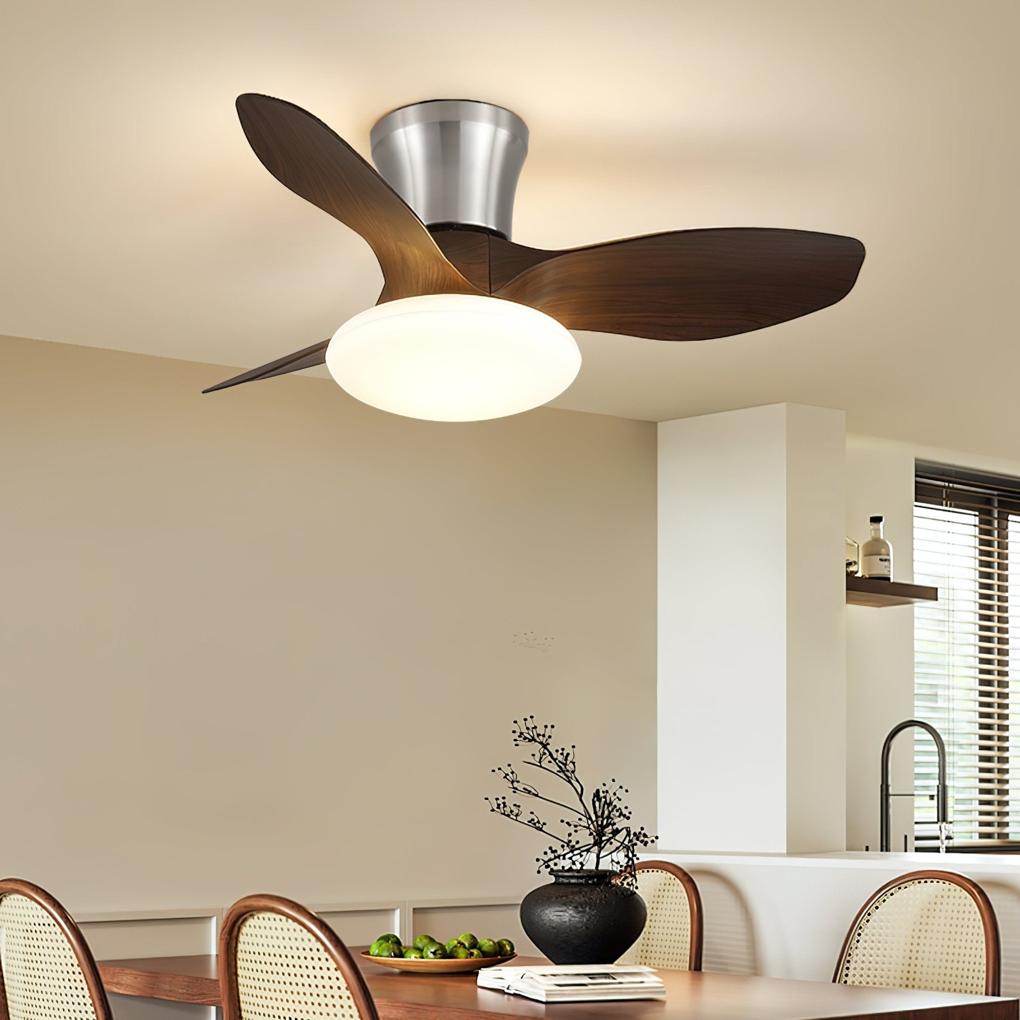 Ventilador de Techo Moderno de Madera Velora con Luz y aspas de nogal