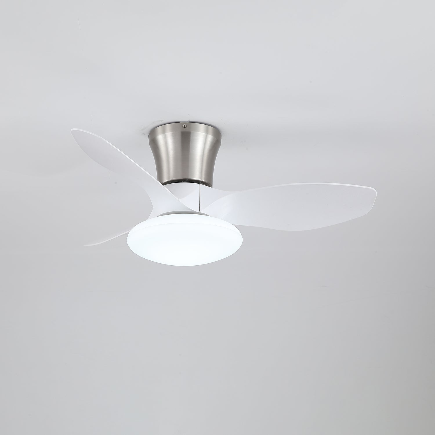 Ventilador de Techo Moderno de Madera Velora con Luz, apto para uso en interiores
