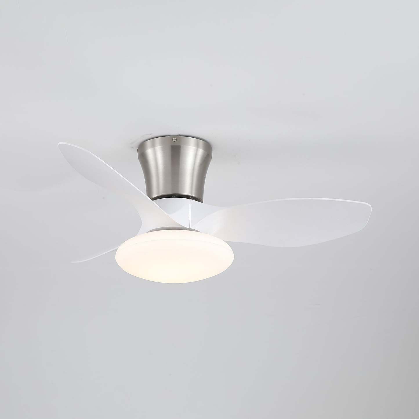 Ventilador de Techo Moderno de Madera Velora con Luz, primer plano del motor de cobre puro