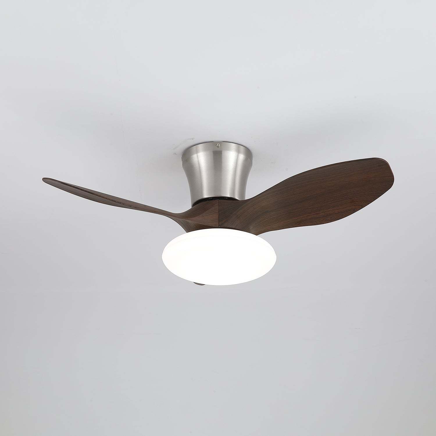 Ventilador de Techo Moderno de Madera Velora con Luz, en acabado blanco