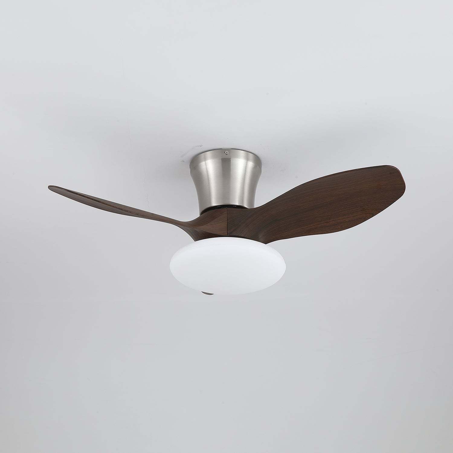 Ventilador de Techo Moderno de Madera Velora con Luz, en acabado color madera