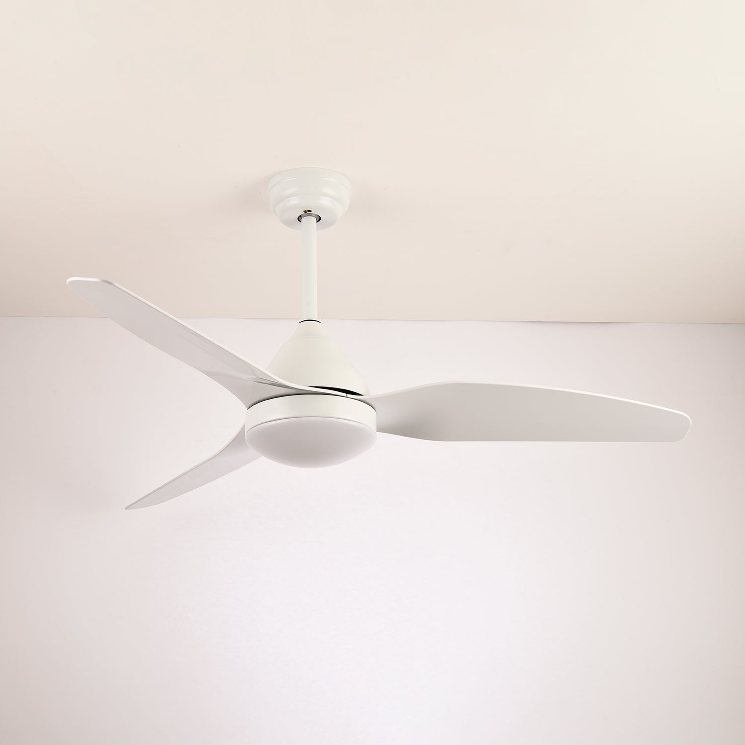 Aspas del ventilador de techo fabricadas en material ABS.