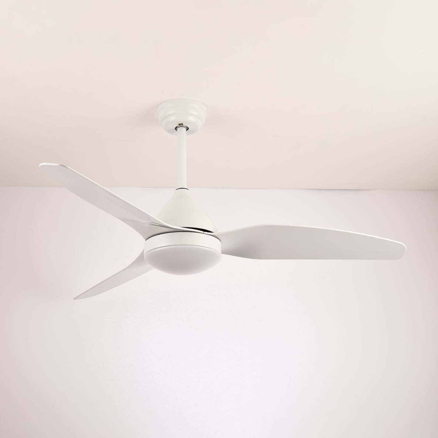 Aspas del ventilador de techo fabricadas en material ABS.