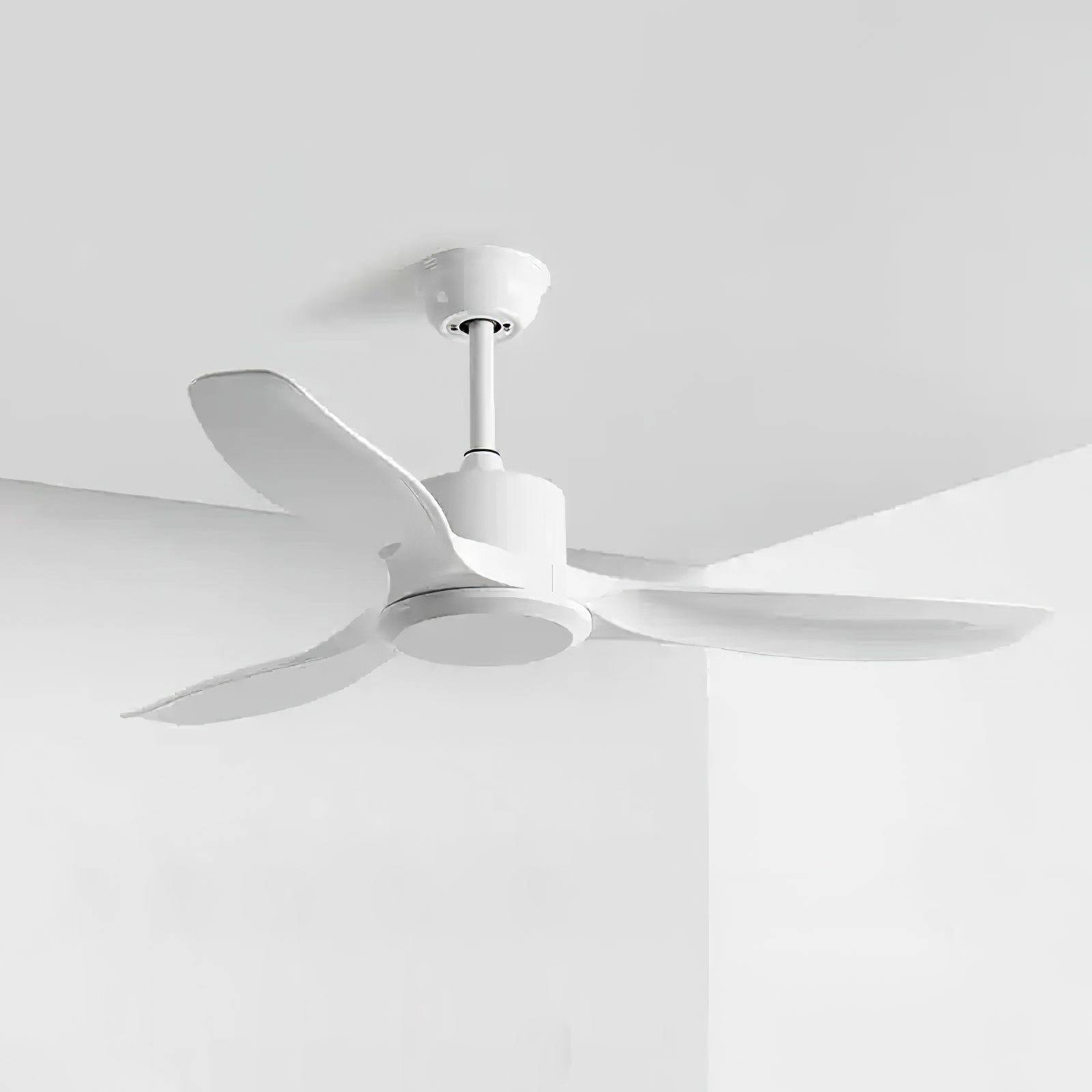 Ventilador de Techo Minimalista Meren de Madera en un comedor