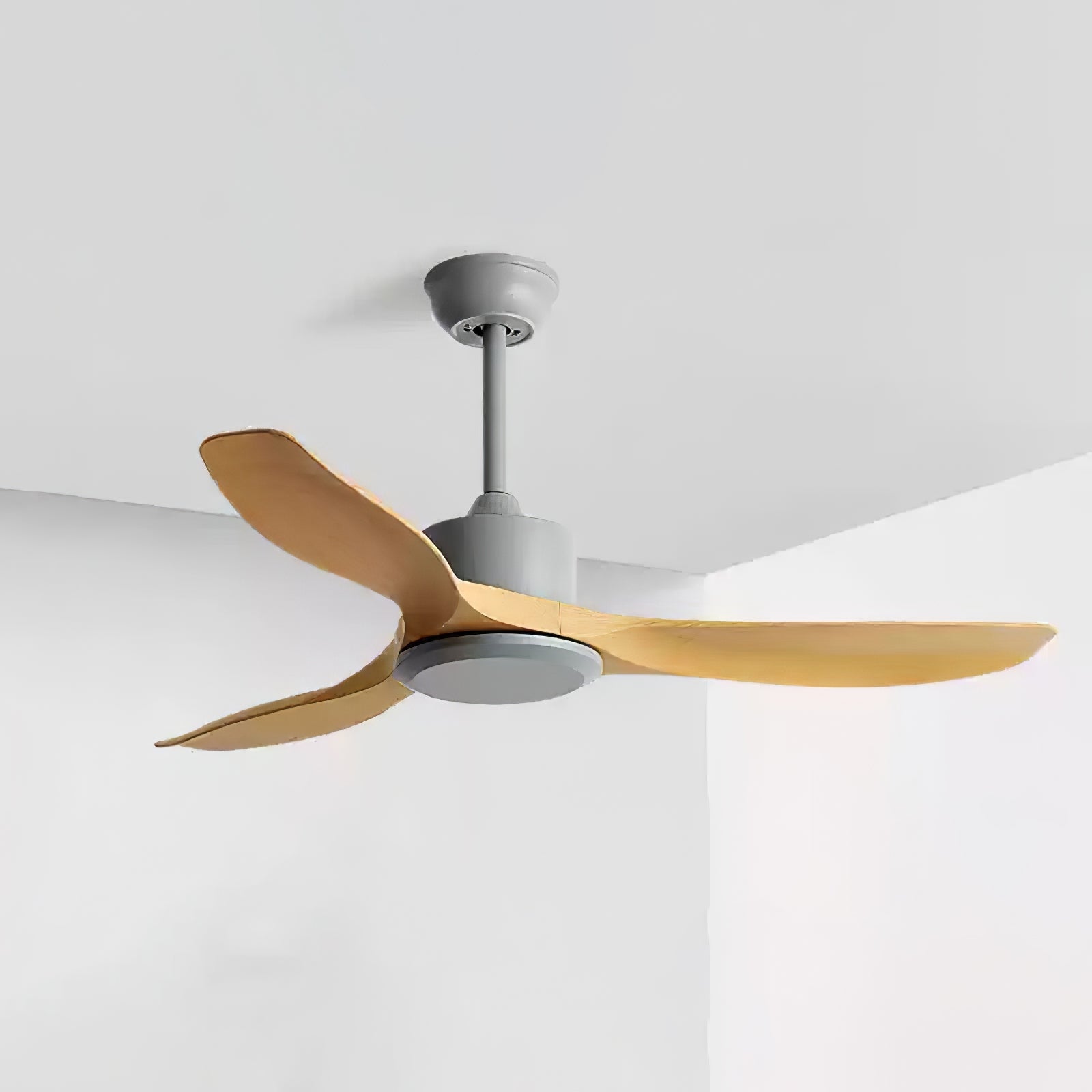 Ventilador de Techo Minimalista Meren de Madera destacando su diseño minimalista