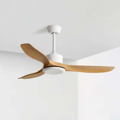 Ventilador de Techo Minimalista Meren de Madera desde un ángulo bajo