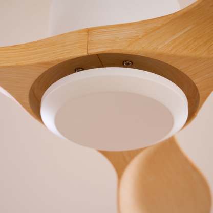 Ventilador de Techo Minimalista Meren de Madera instalado en un techo