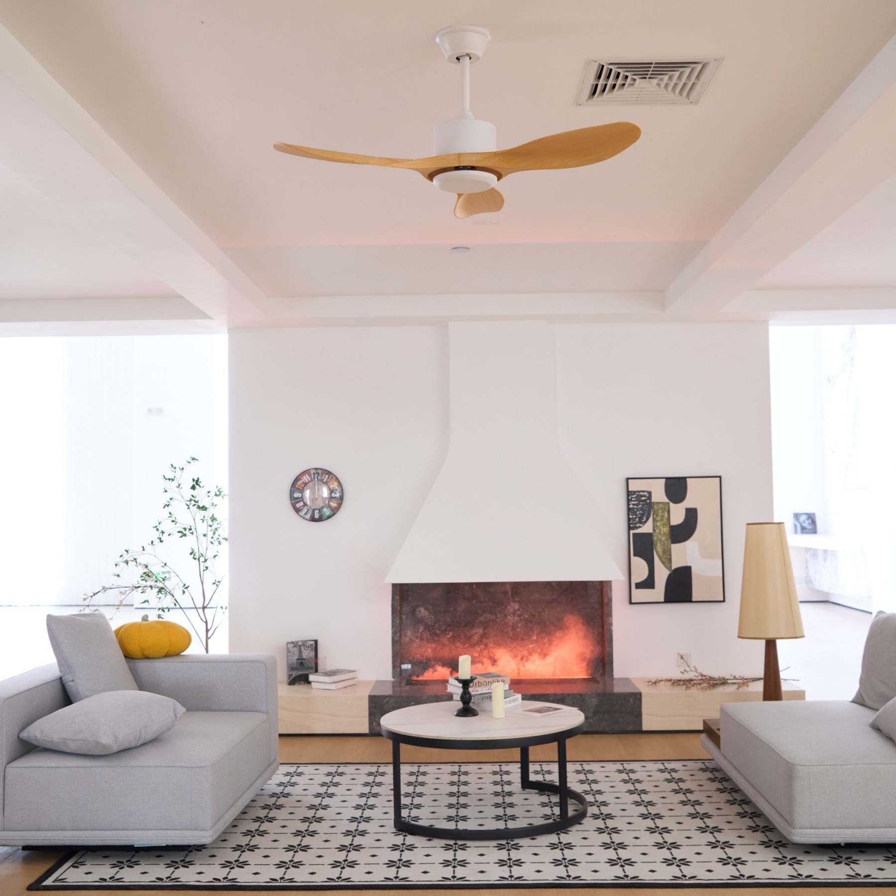 Primer plano de las aspas del Ventilador de Techo Minimalista Meren de Madera