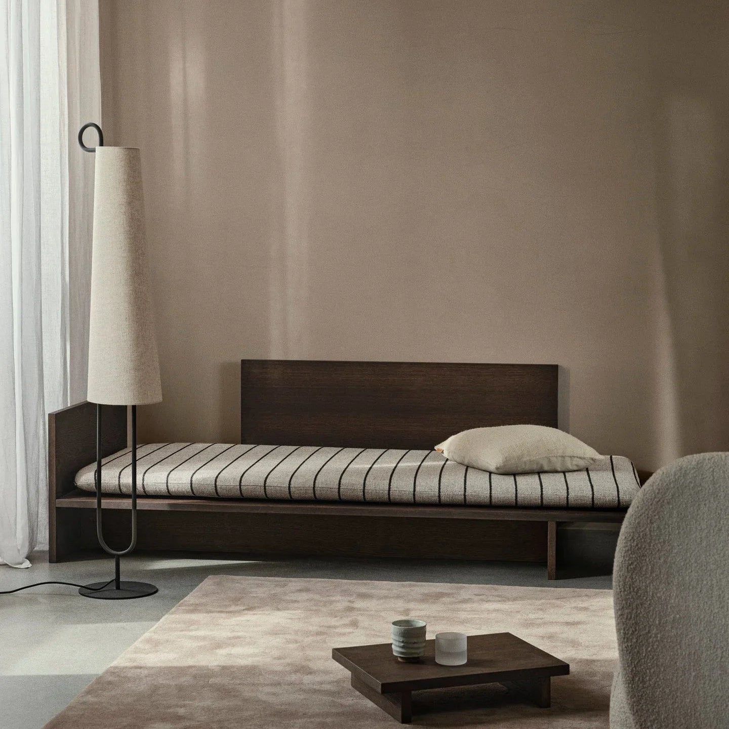 Hakka Minimalist Fabric Cone Floor Lamp