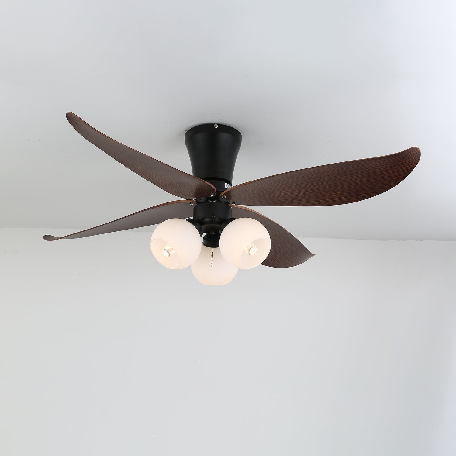 Vista cenital del Ventilador de Techo con Luz Lunair Vintage de Madera y Cristal