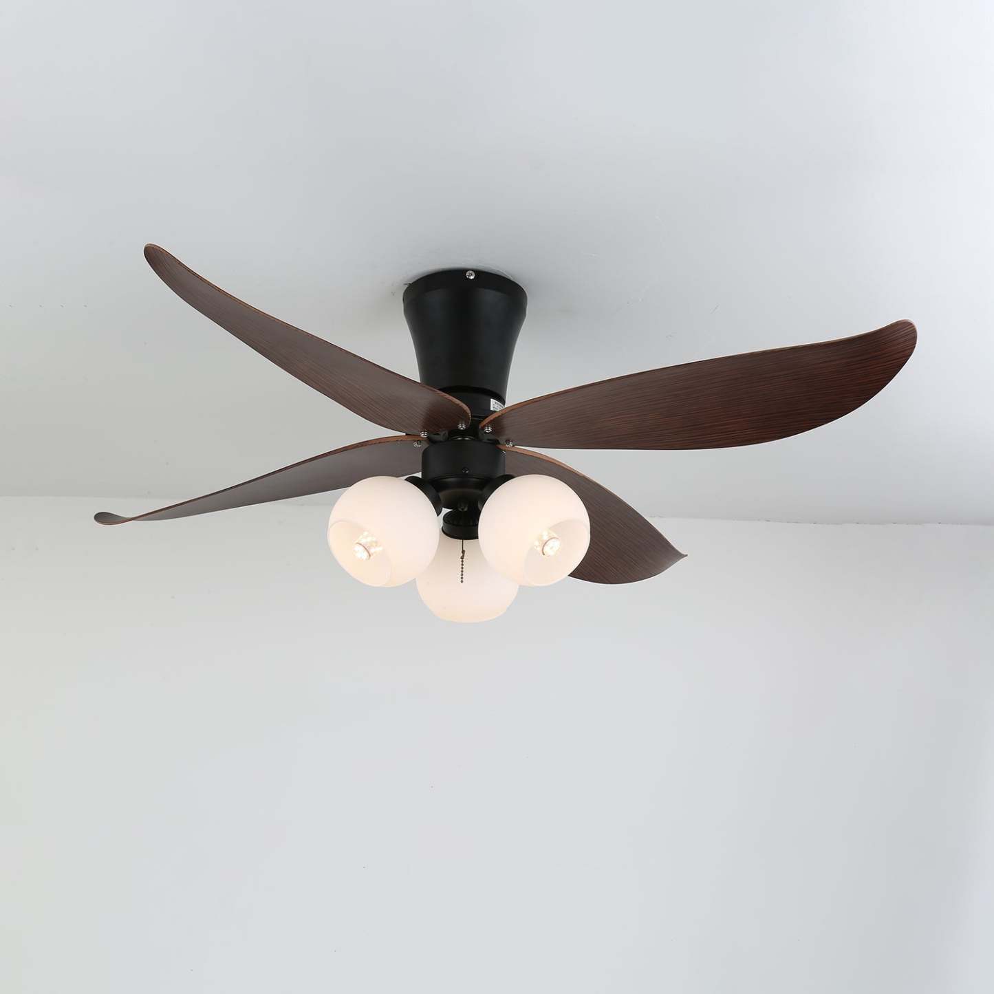 Vista cenital del Ventilador de Techo con Luz Lunair Vintage de Madera y Cristal