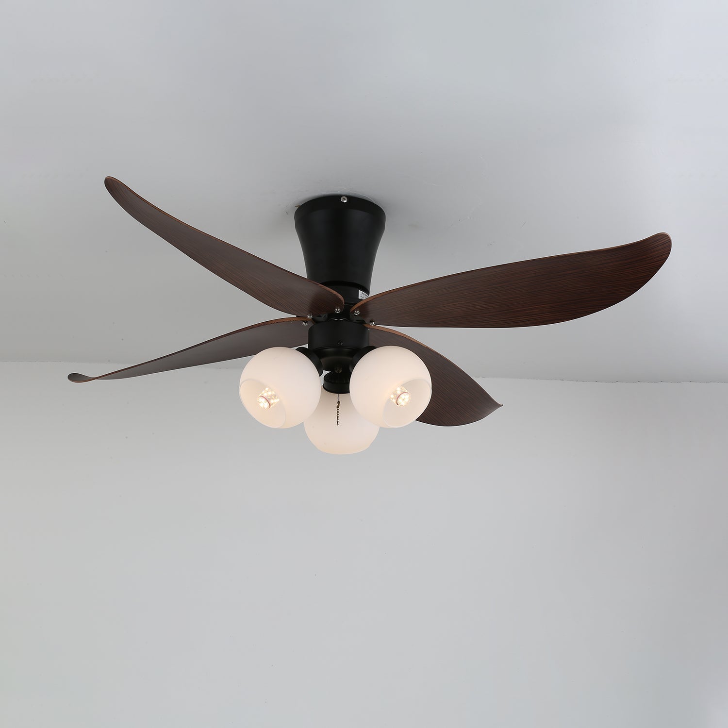 Ventilador de Techo con Luz Lunair Vintage instalado en un techo