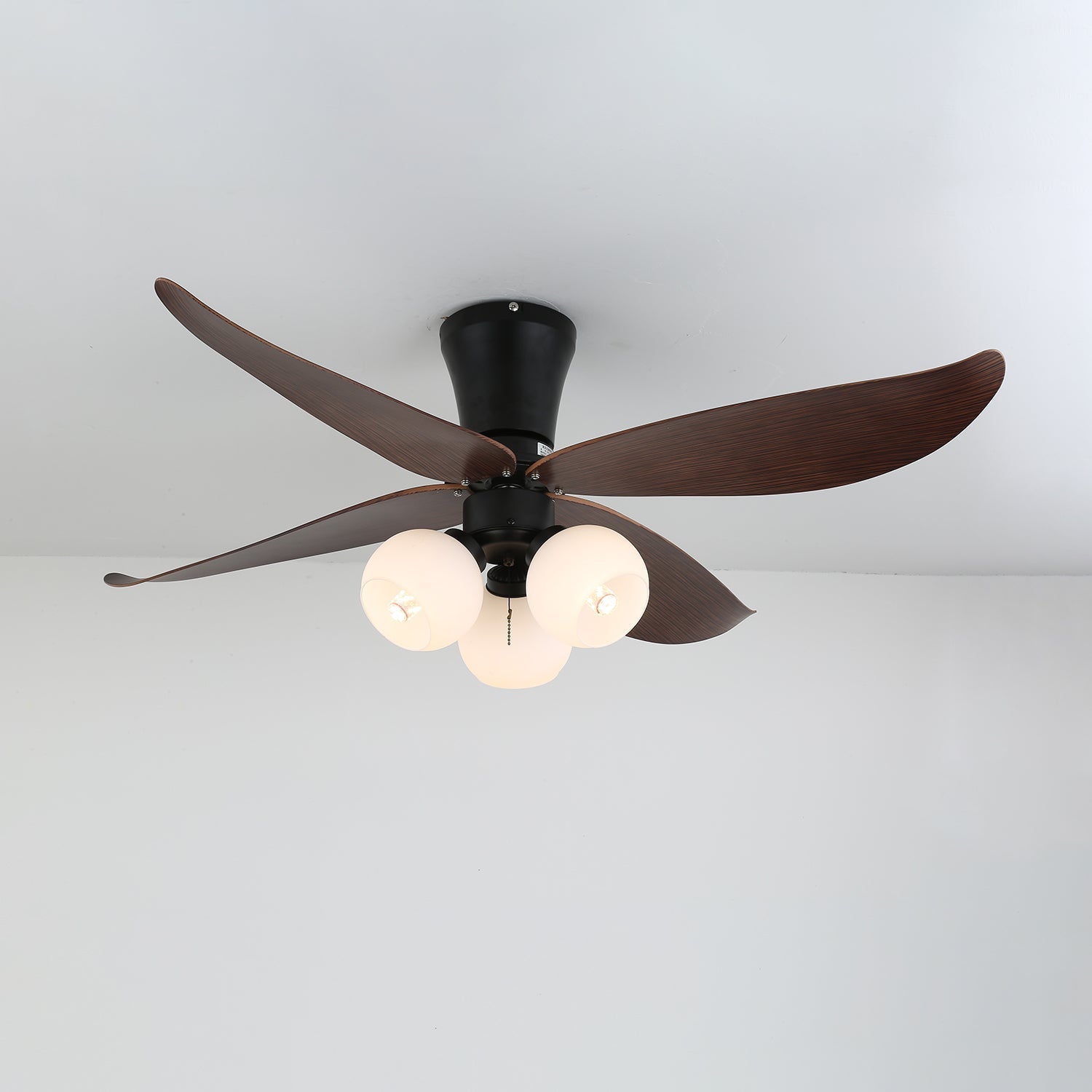 Ventilador de Techo con Luz Lunair Vintage con la luz encendida