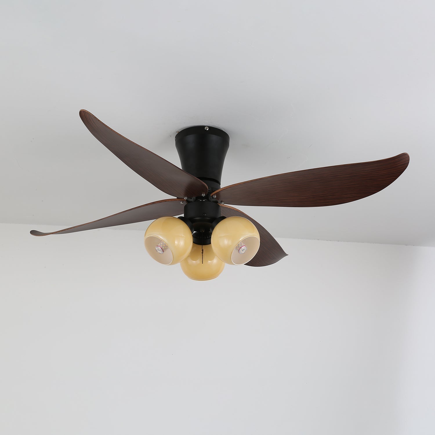 Ventilador de Techo con Luz Lunair Vintage con el ventilador en funcionamiento
