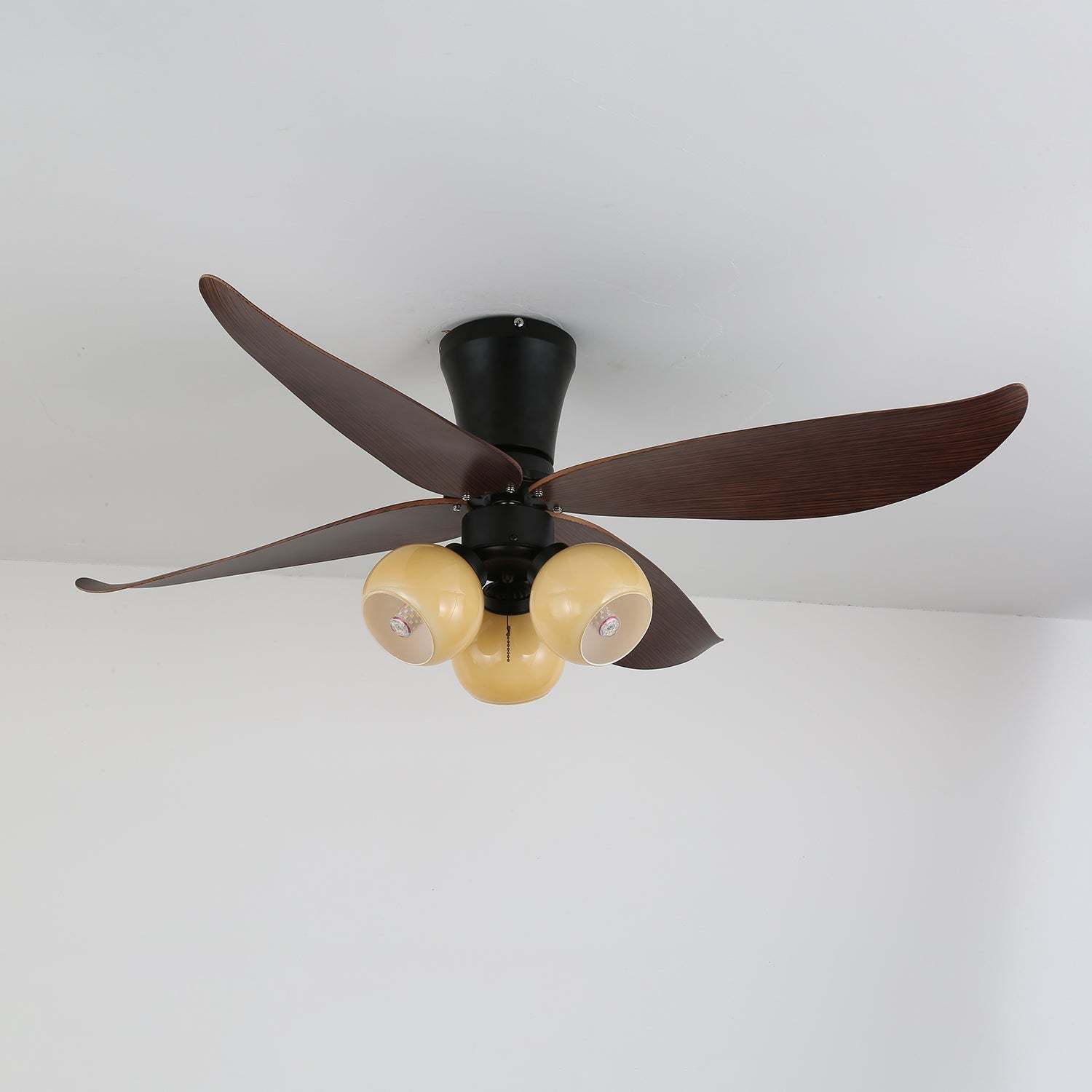 Ventilador de Techo con Luz Lunair Vintage con el ventilador en funcionamiento