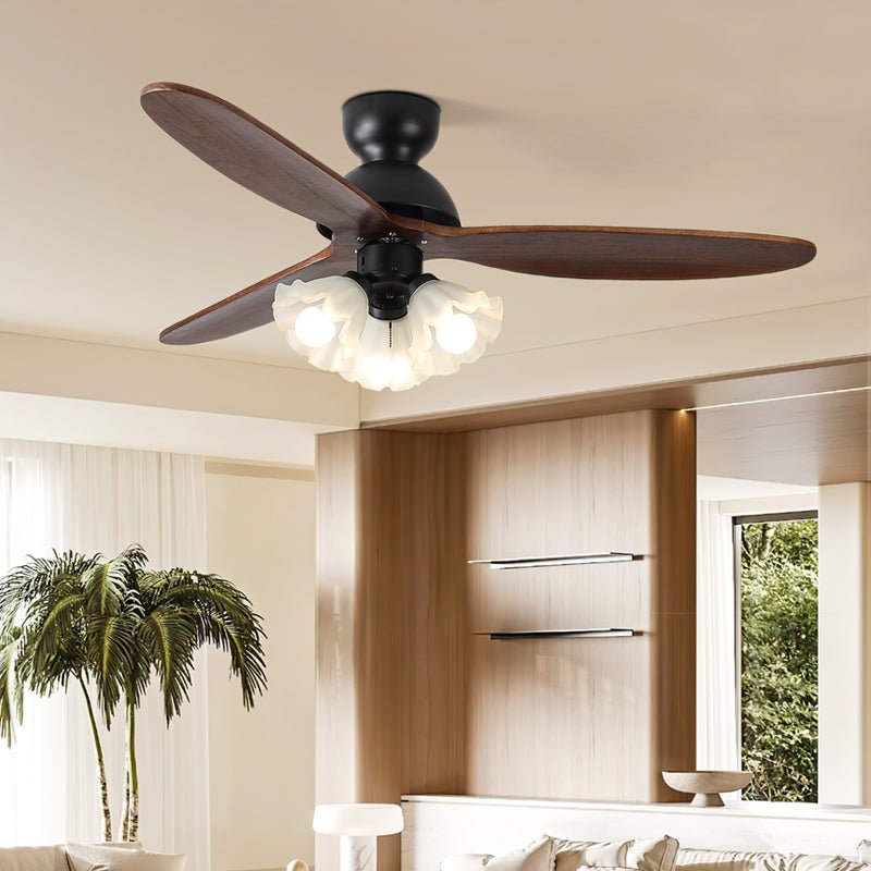 Vista superior del ventilador de techo con luz, mostrando el diseño de las aspas.