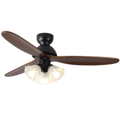 Foto de estilo de vida del ventilador con luz en un comedor contemporáneo.