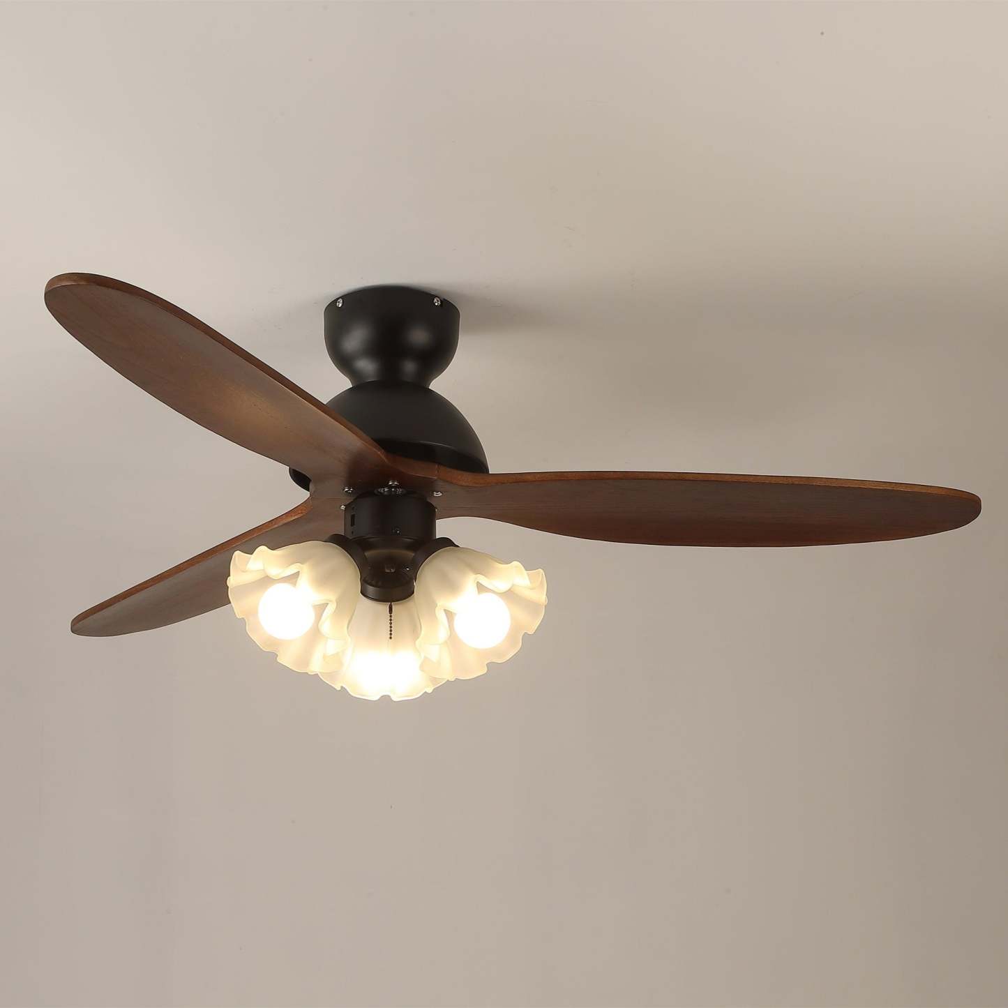Ventilador de Techo con Luz Novrik Air en otro ambiente, por ejemplo, un estudio.
