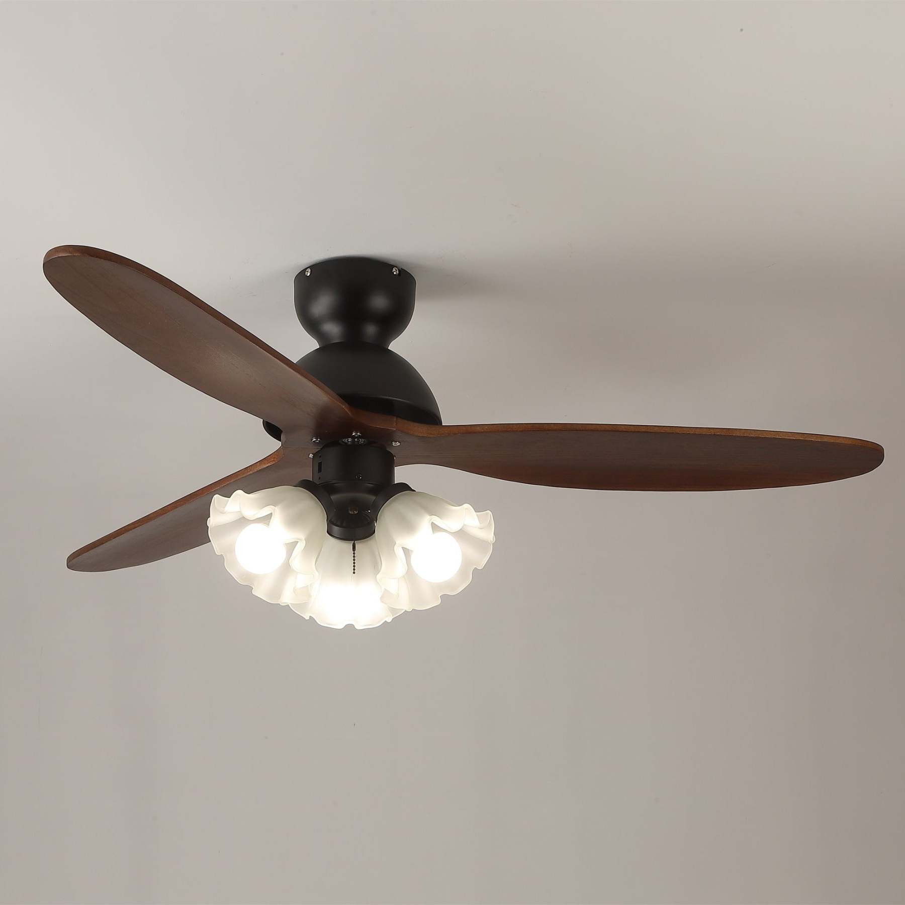 Componentes de embalaje o instalación para el ventilador con luz Novrik Air.