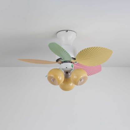 Ventilador de Techo Liora de Cristal Colorido, en una sala de estar