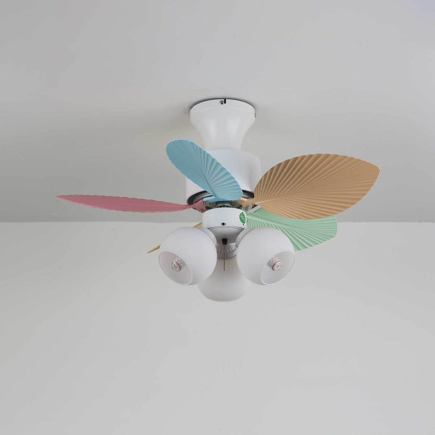 Ventilador de Techo Liora de Cristal Colorido, detalle de la entrada de energía