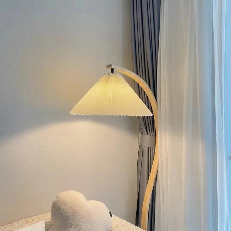 Hakka Nami Floor Lamp