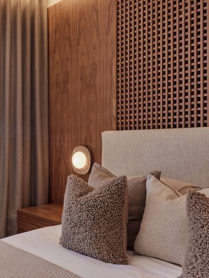 Carrara Cusp Sconce Aplique