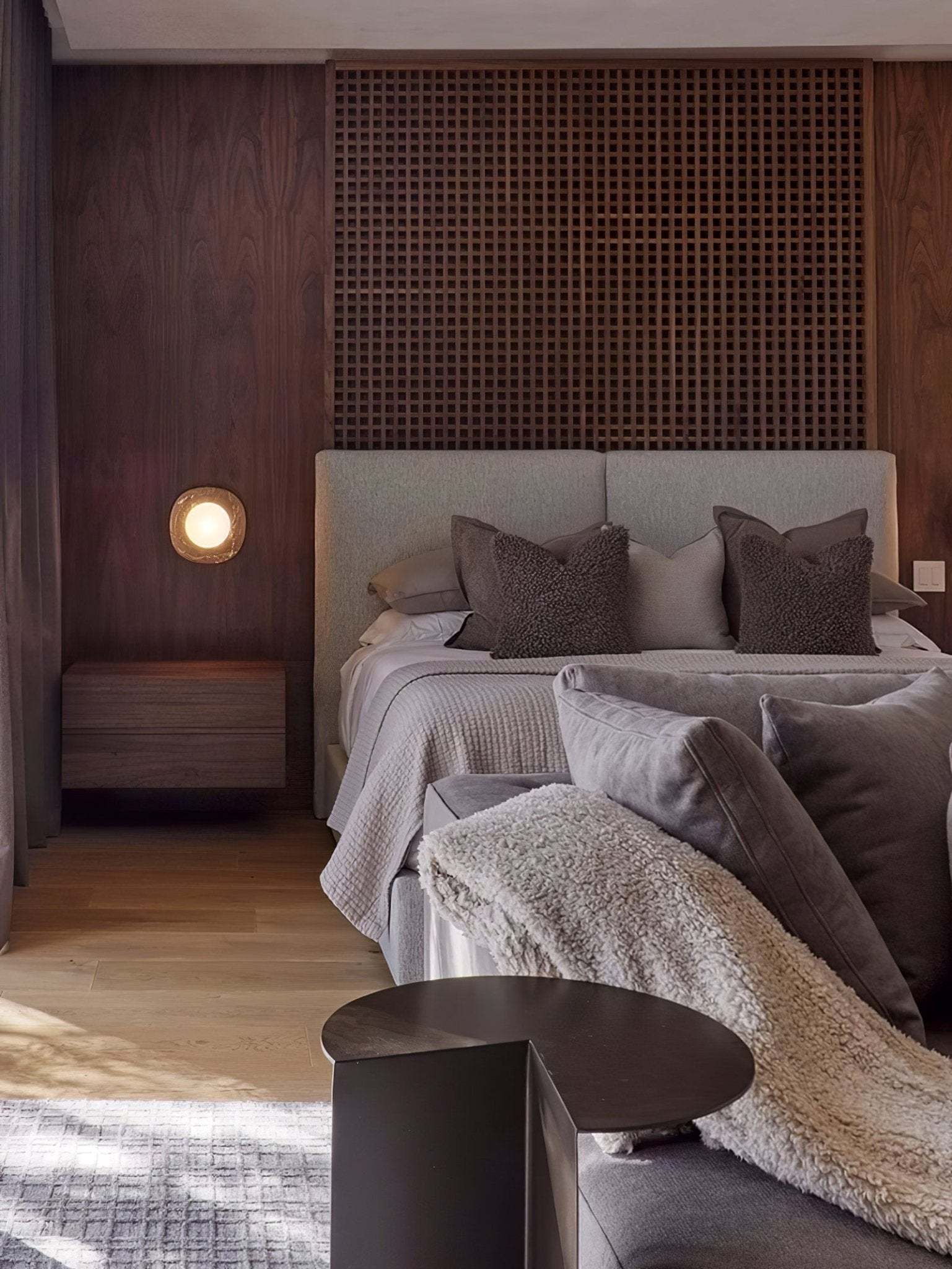 Carrara Cusp Sconce Aplique
